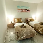 Amazing Luxury Maisonette With Back Patio And Free Parking * مارساسكالا