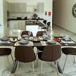 شقة Amazing Luxury Maisonette With Back Patio And Free Parking مارساسكالا