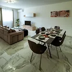 Amazing Luxury Maisonette With Back Patio And Free Parking * مارساسكالا