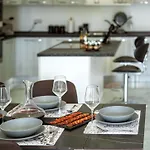 شقة Amazing Luxury Maisonette With Back Patio And Free Parking