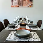 شقة Amazing Luxury Maisonette With Back Patio And Free Parking *