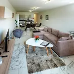 شقة Amazing Luxury Maisonette With Back Patio And Free Parking