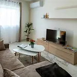 شقة Amazing Luxury Maisonette With Back Patio And Free Parking *