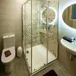 Amazing Luxury Maisonette With Back Patio And Free Parking *