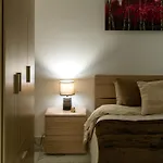Apartament Amazing Luxury Maisonette With Back Patio And Free Parking *
