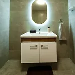 Amazing Luxury Maisonette With Back Patio And Free Parking Apartament *