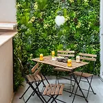 Amazing Luxury Maisonette With Back Patio And Free Parking Apartament
