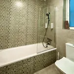 Amazing Luxury Maisonette With Back Patio And Free Parking *