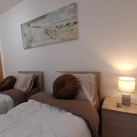 Amazing Luxury Maisonette With Back Patio And Free Parking 마르사스칼라