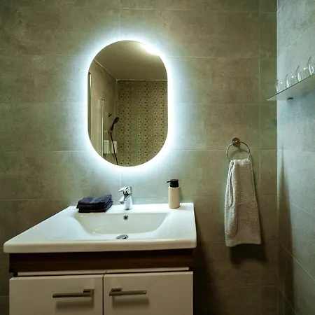 Amazing Luxury Maisonette With Back Patio 公寓