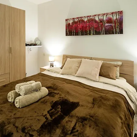 Amazing Luxury Maisonette With Back Patio 公寓