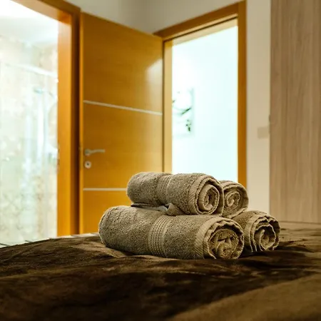 Amazing Luxury Maisonette With Back Patio 公寓 *