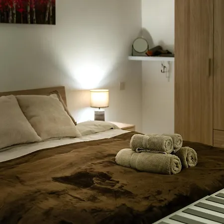 Amazing Luxury Maisonette With Back Patio *