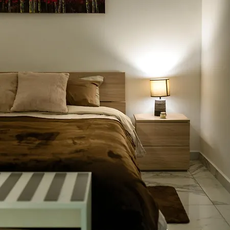 Amazing Luxury Maisonette With Back Patio *