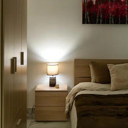 Apartment Amazing Luxury Maisonette With Back Patio *