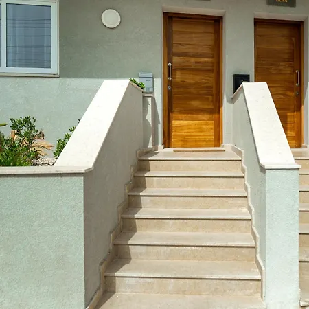 Amazing Luxury Maisonette With Back Patio