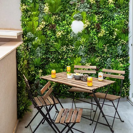 Amazing Luxury Maisonette With Back Patio And Free Parking 아파트