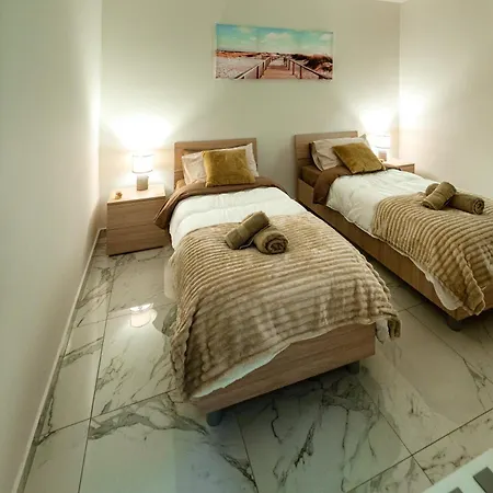 Amazing Luxury Maisonette With Back Patio Apartment Marsaskala