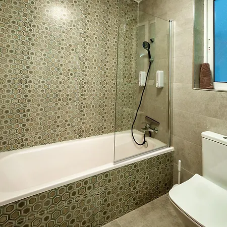 Amazing Luxury Maisonette With Back Patio *