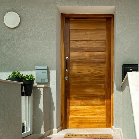 Apartment Amazing Luxury Maisonette With Back Patio *