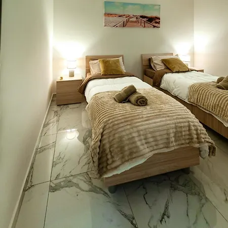 Amazing Luxury Maisonette With Back Patio 公寓 *