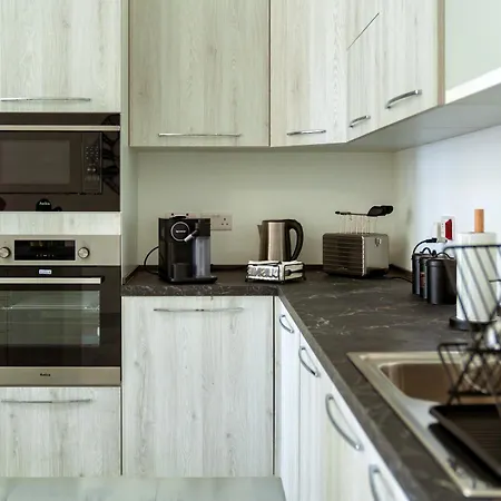 아파트 Amazing Luxury Maisonette With Back Patio And Free Parking 마르사스칼라