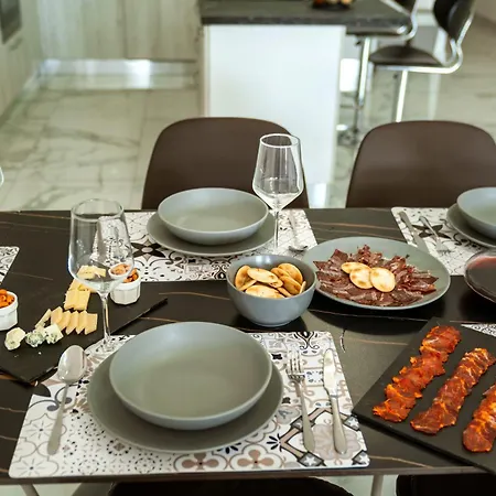 Amazing Luxury Maisonette With Back Patio And Free Parking * 마르사스칼라