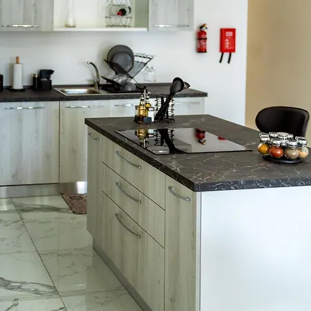 Amazing Luxury Maisonette With Back Patio And Free Parking * 마르사스칼라