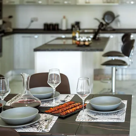 아파트 Amazing Luxury Maisonette With Back Patio And Free Parking