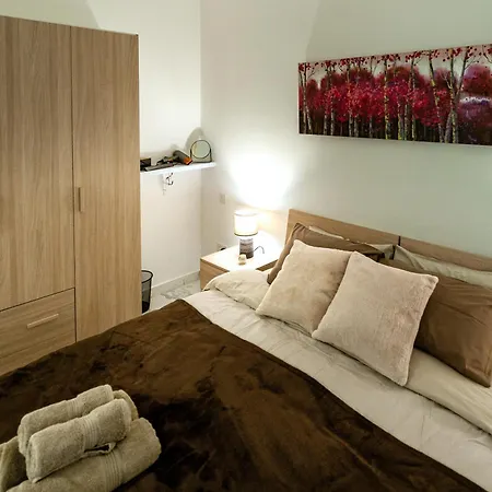 Amazing Luxury Maisonette With Back Patio