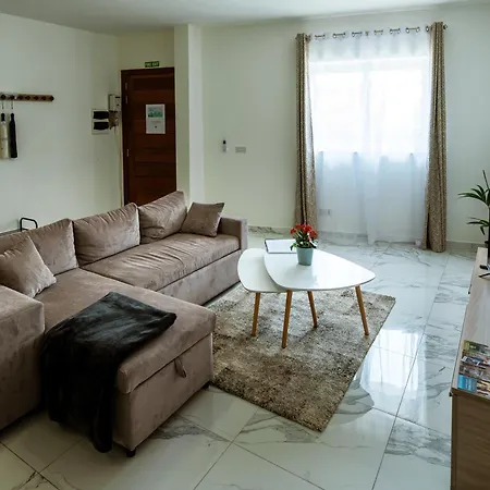 Amazing Luxury Maisonette With Back Patio 公寓 *