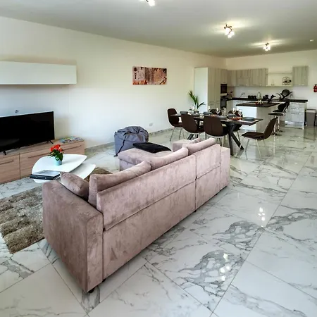 Apartment Amazing Luxury Maisonette With Back Patio Marsaskala