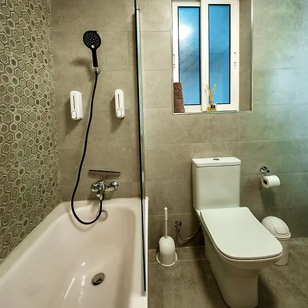 Amazing Luxury Maisonette With Back Patio And Free Parking 아파트 *