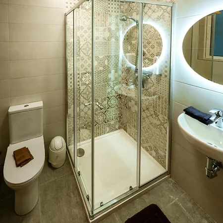 Amazing Luxury Maisonette With Back Patio *