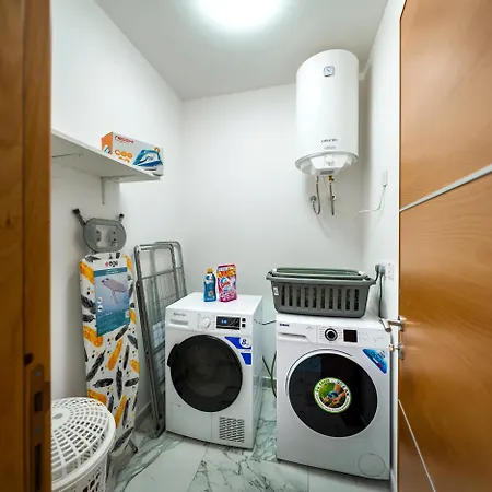 Apartment Amazing Luxury Maisonette With Back Patio *