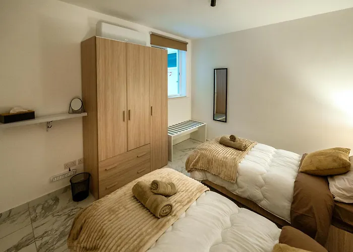 Amazing Luxury Maisonette With Back Patio And Free Parking Lägenhet *